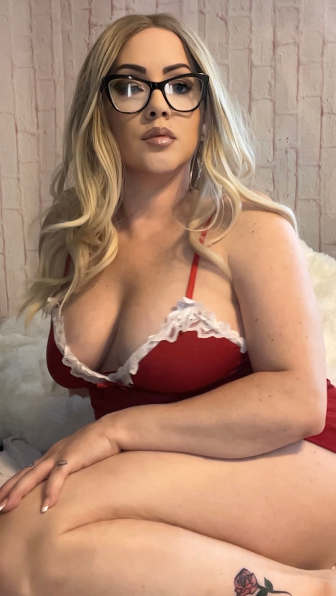NikkiPeach$ Nikki’s Pretty Kitty